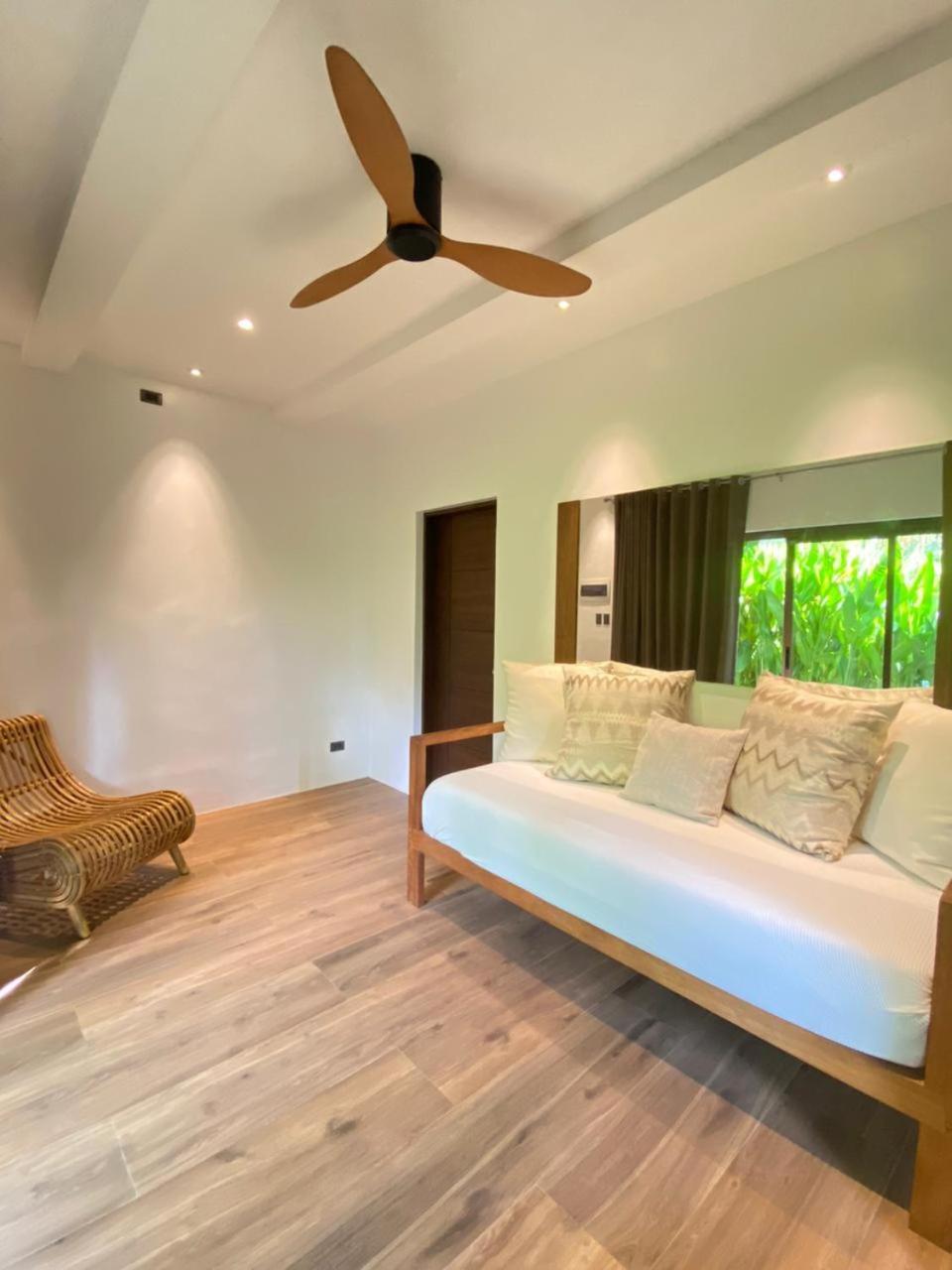 Villa La Fuga Siargao à Catangnan Extérieur photo